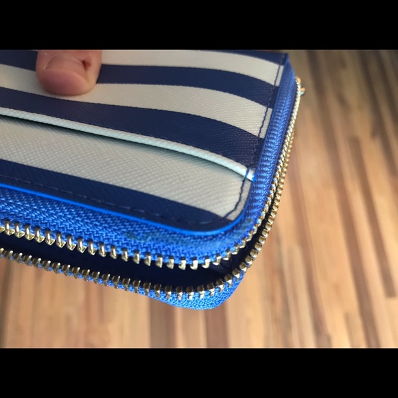 Kate Spade Sunglasses Wallet! 🕶️ - Picture 5 of 6